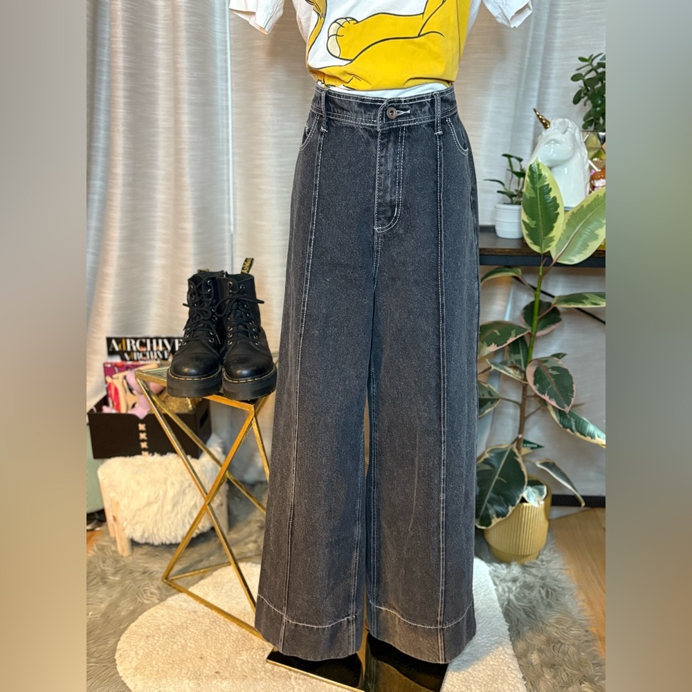 Stylish Dark Gray Wide-Leg Jeans